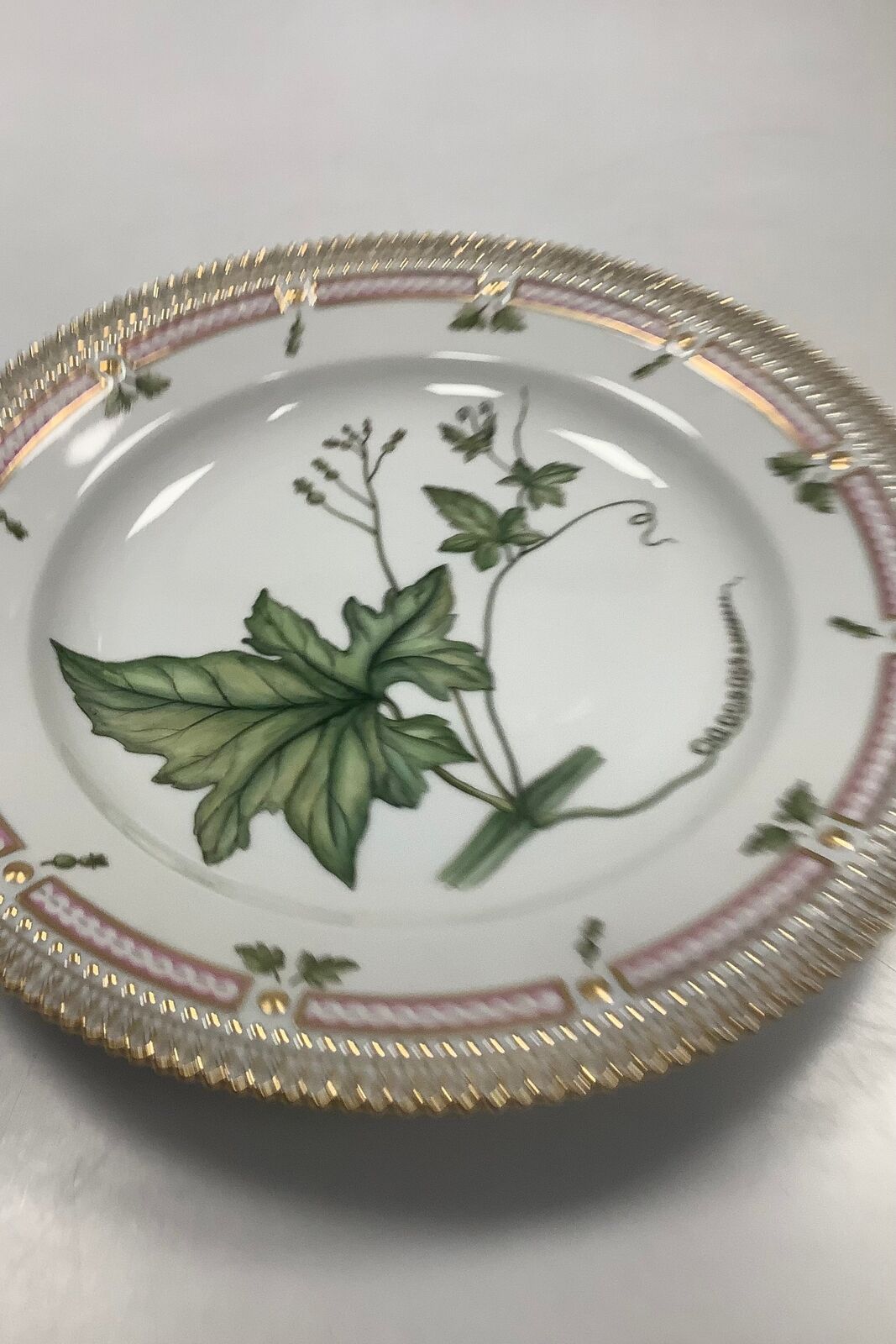 Royal Copenhagen Flora Danica Dinner Plate No 624 ( 20 / 3549 )