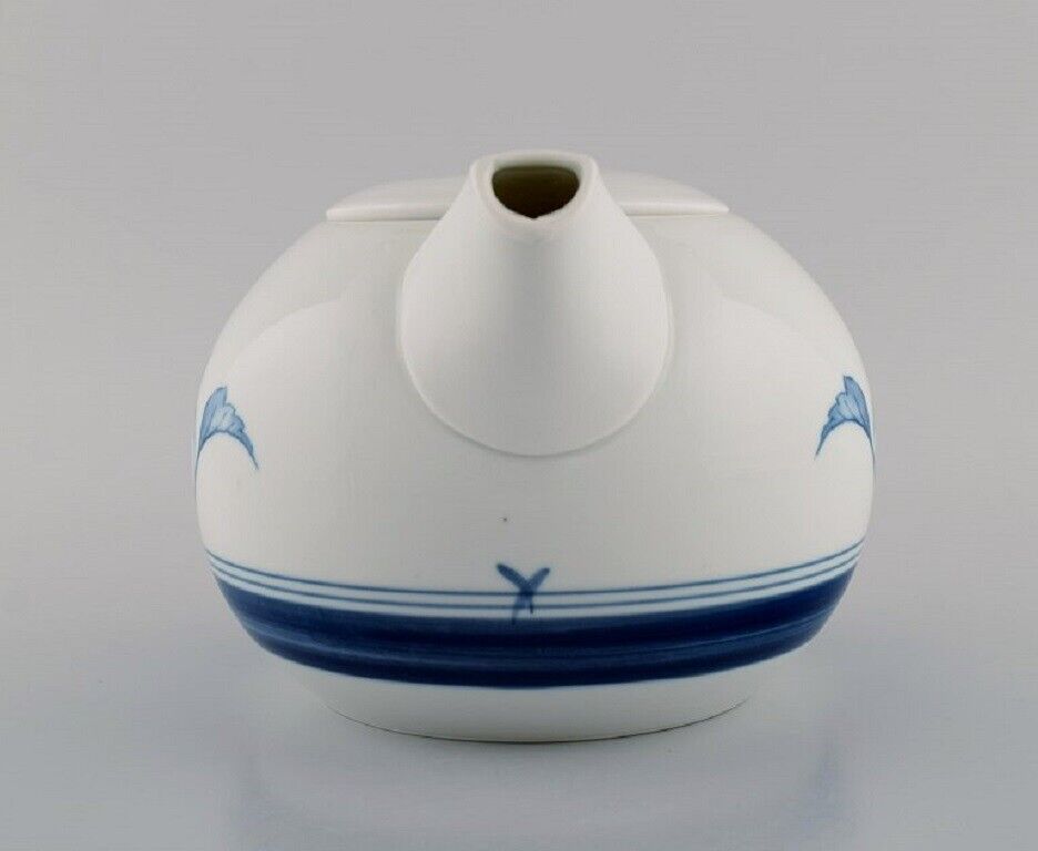 Bing  Grøndahl Corinth teapot Model number 656 1970s