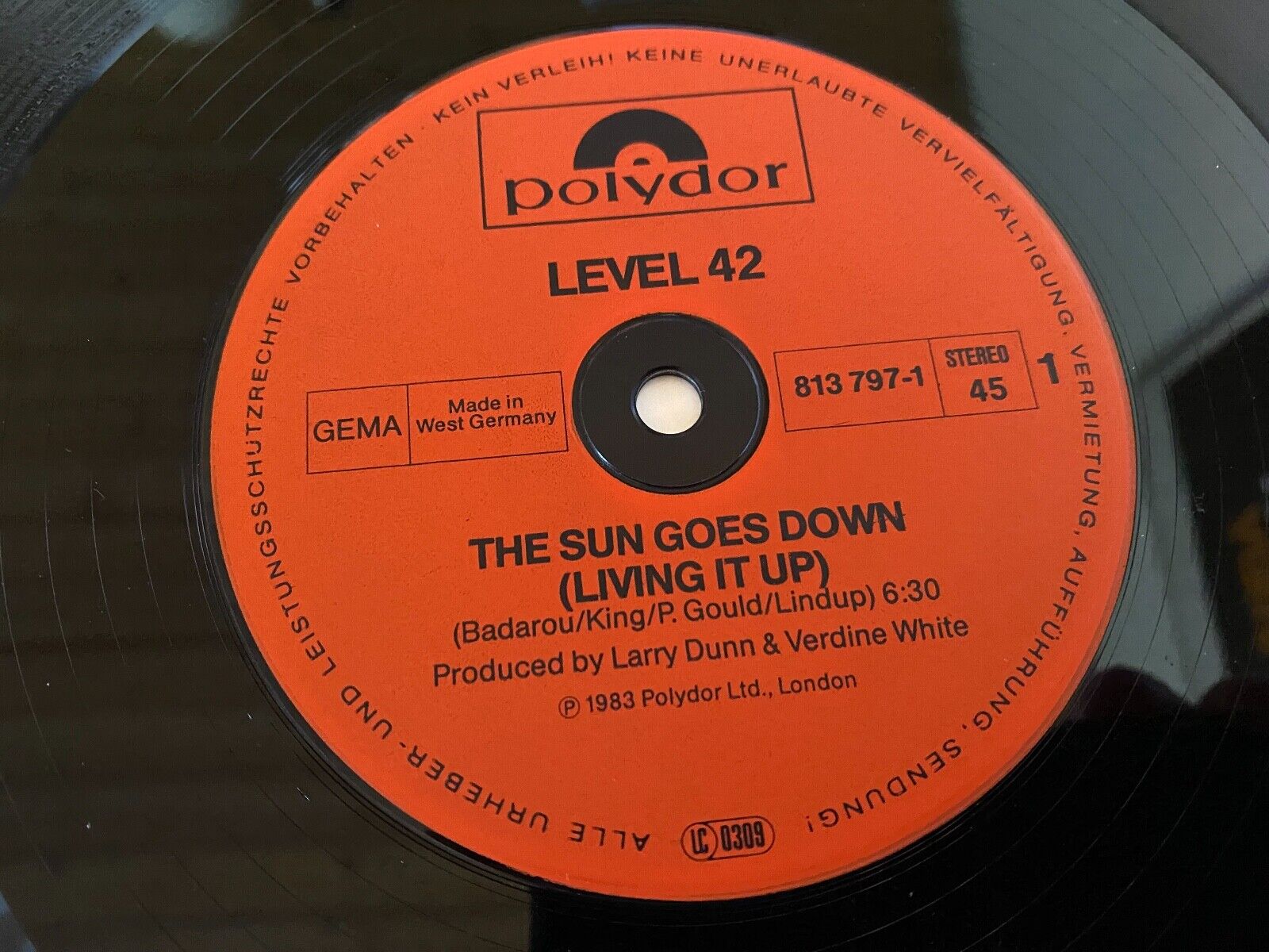 LEVEL 42 "THE SUN GOES DOWN (LIVING IT UP)/CAN´T WALK YOU HOME" POLYDOR RECORDS*