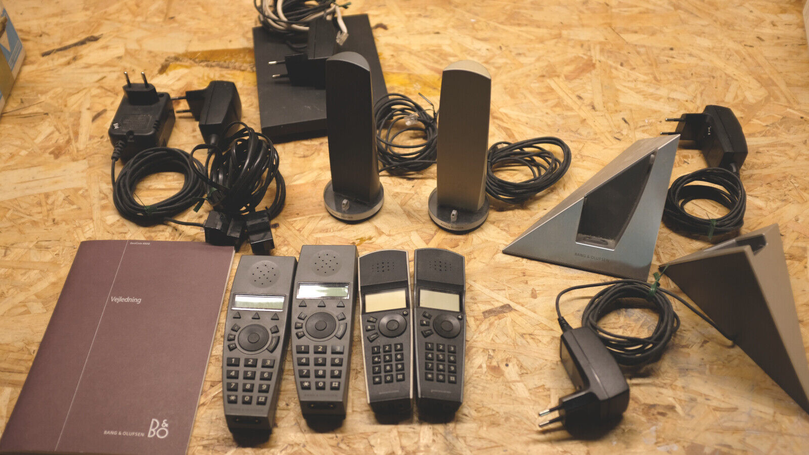 Kit with two Bang  Olufsen BeoCom 6000 + Two Beocom 4 Cordless Phones