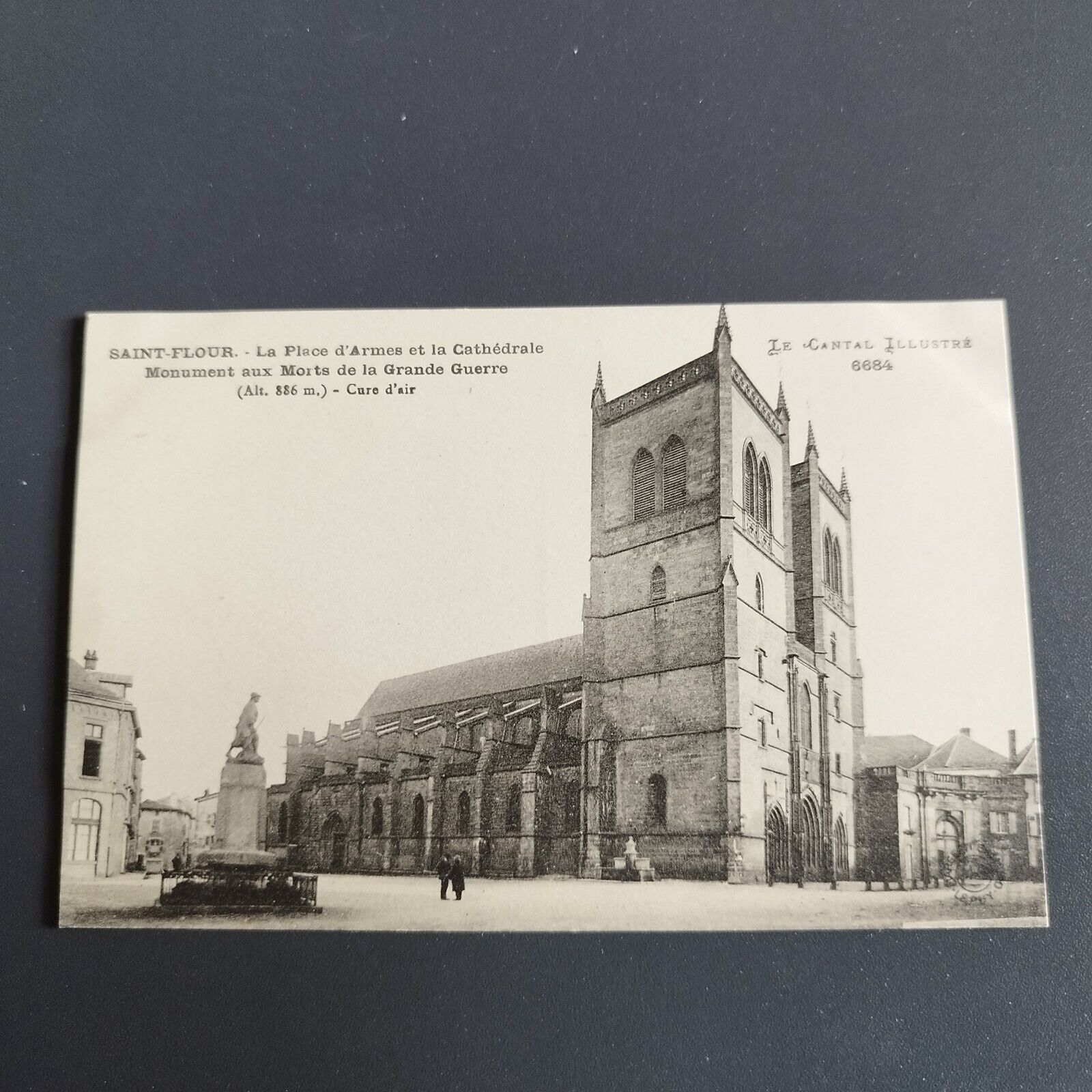 France-6684-L'Auvergne-Saint-Flour La Place d'Armes et la Cathédrale1910s