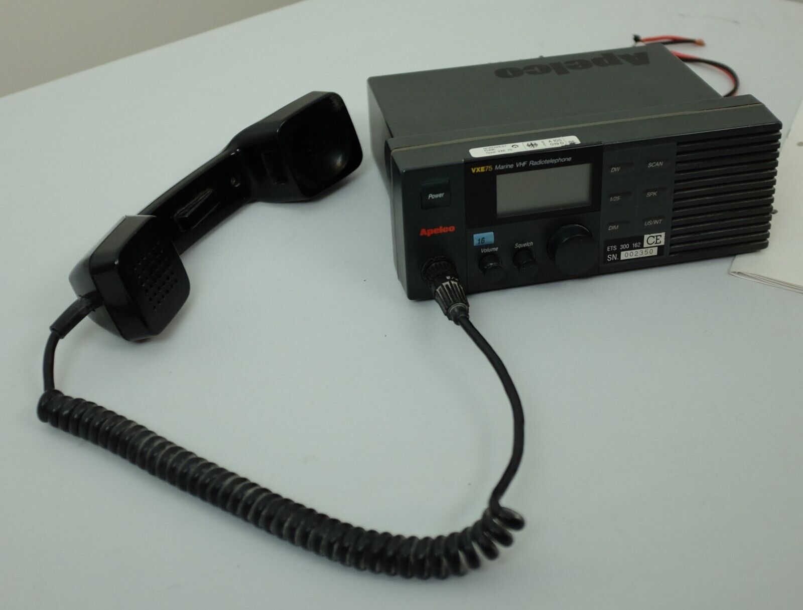 APELCO VXE75 Marine VHF Radiotelephone VXE 75 Channel 16 w/ Handset