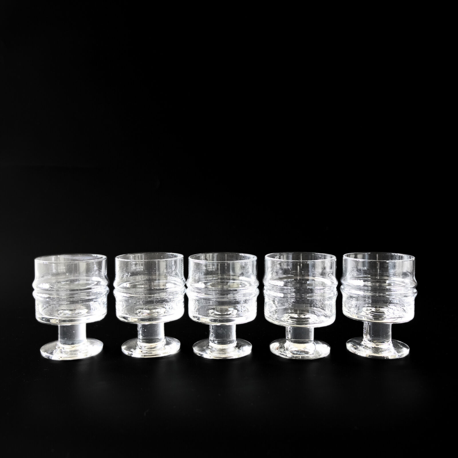 Retro Iittala small glasses "Droppring" designed by Timo Sarpaneva from Finland