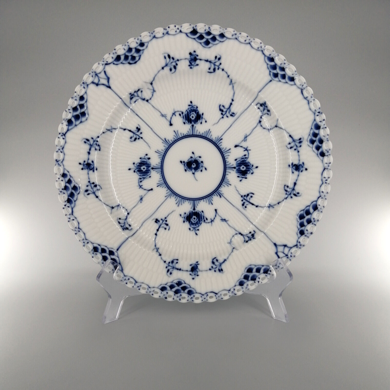 Royal Copenhagen Blue Fluted Full Lace Plate (25 cm) - #1/1084-abdk