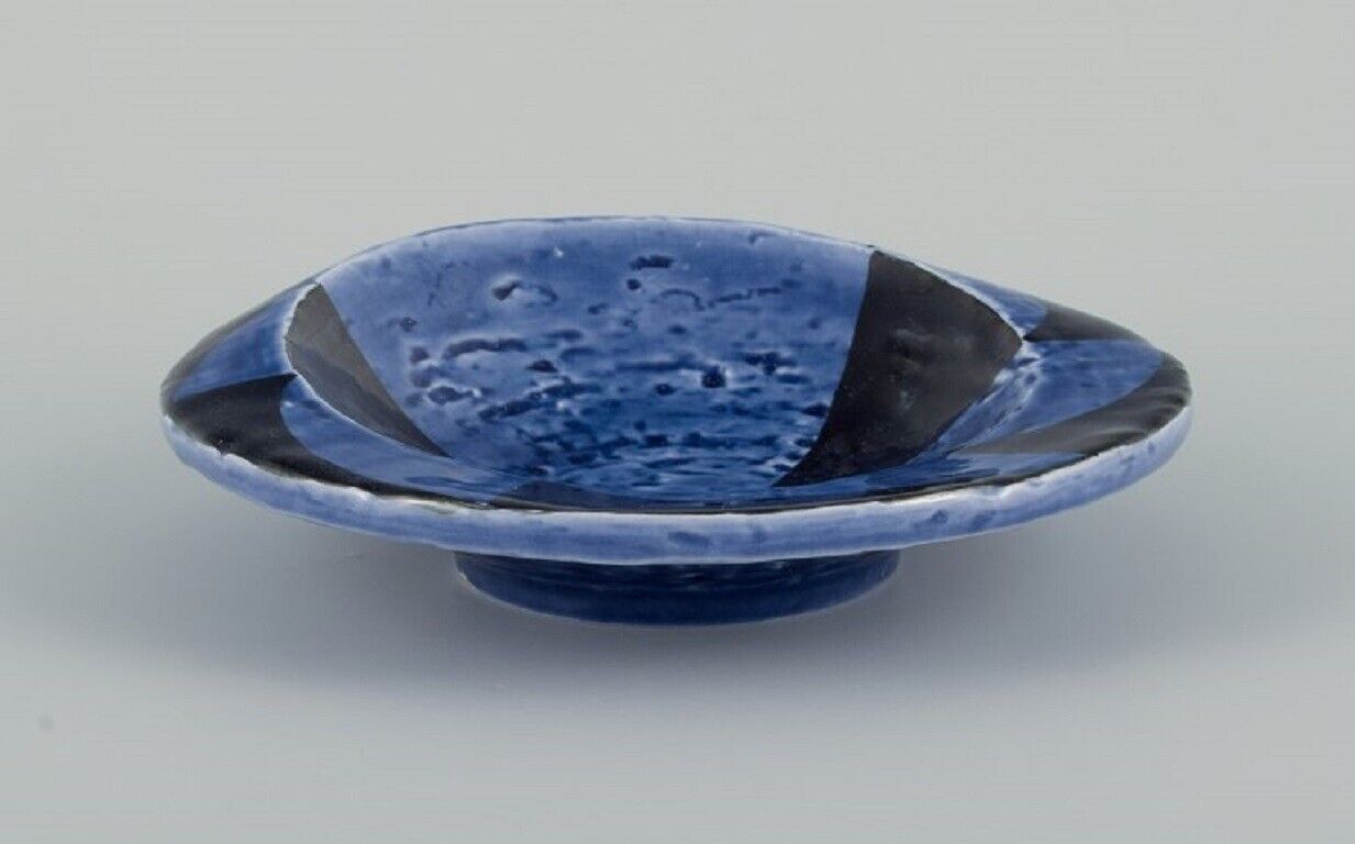 Vilhelm Bjerke Petersen (1909-1957) for Rörstrand  Bowl in glazed ceramic