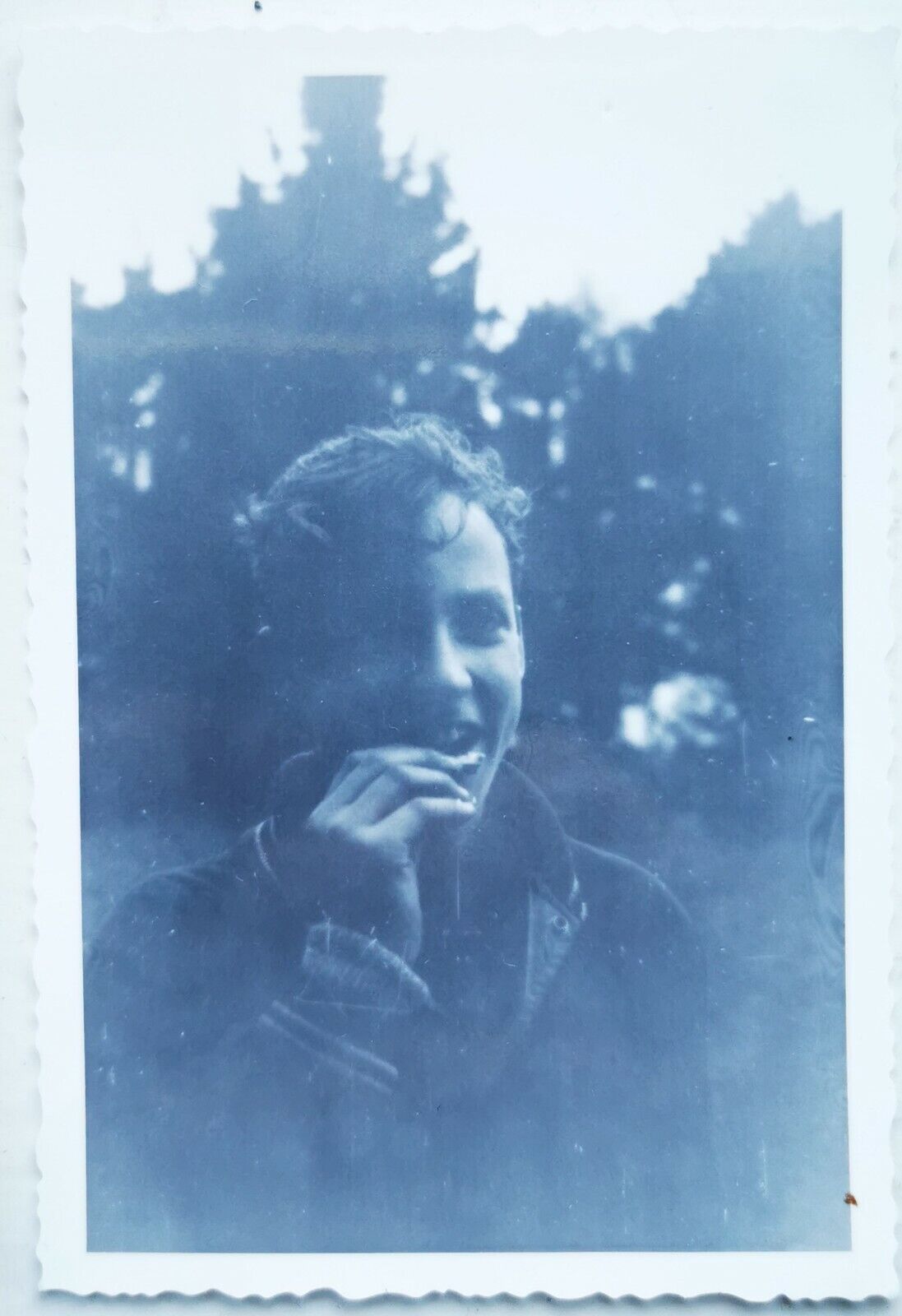 Vtg photo:  Five motifs with young teen boys eating lunch or ice cream   Fo252