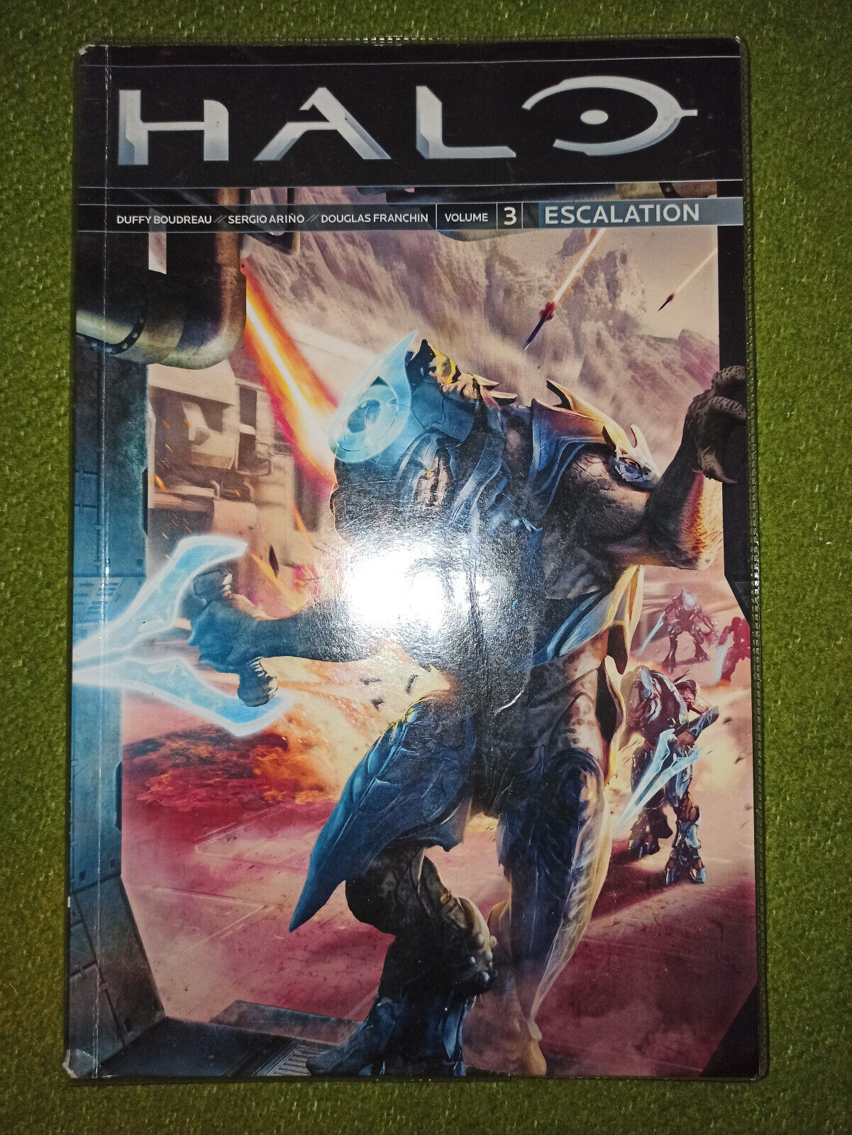 Halo: Escalation Volume #3 Dark Horse Comic Issue 13-18