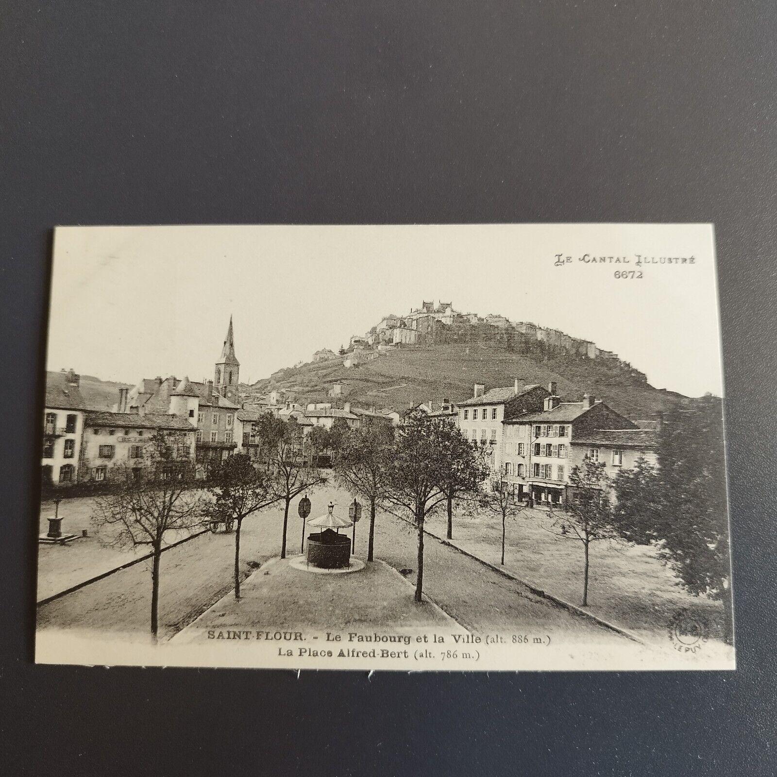 France-6672-L'Auvergne-SAINT-FLOURLe Faubourg et la VilleLa Place Alfred-Bert