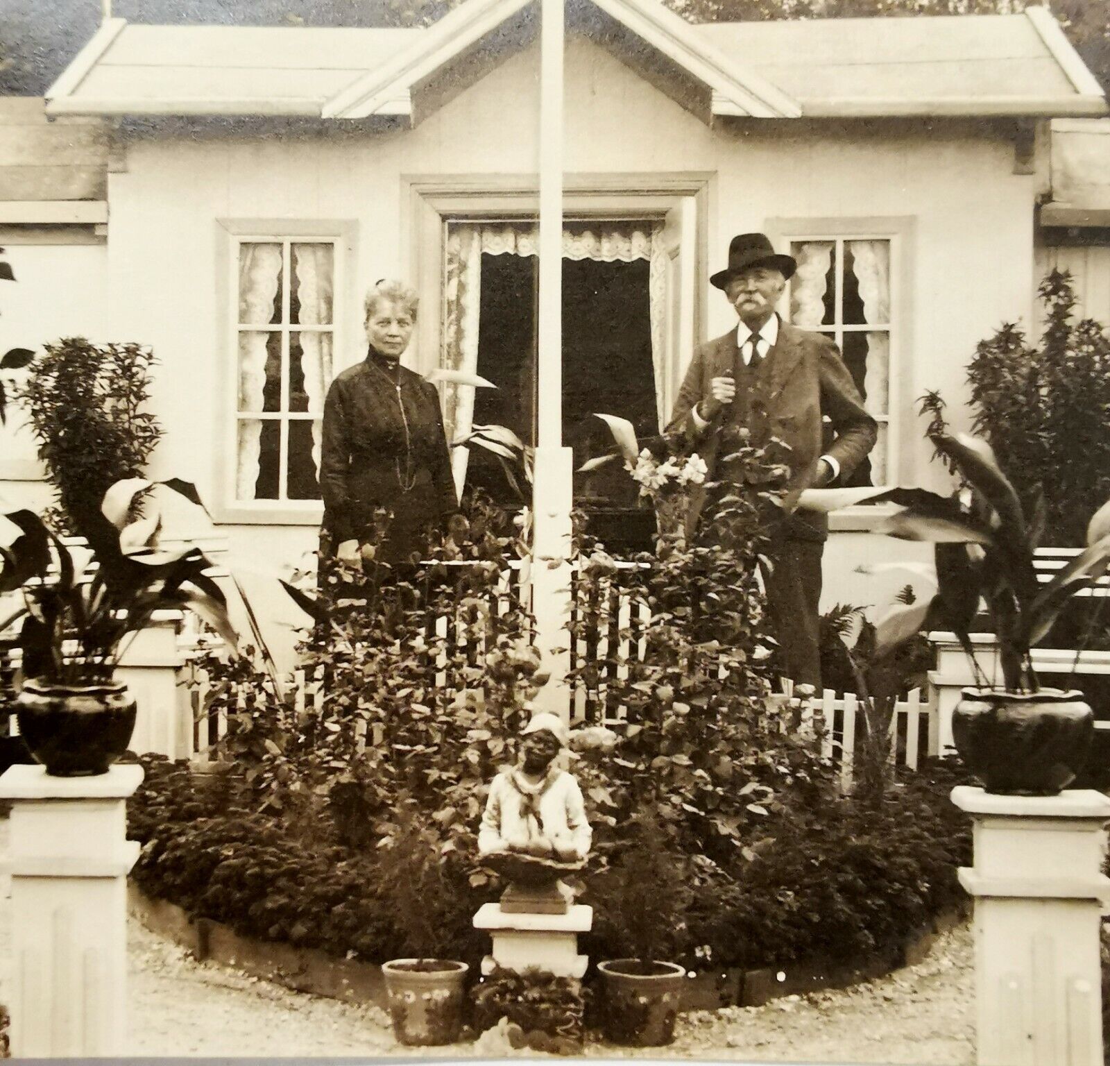 Photo postcard: Couple in front of their ornate allotment garden house  pok1242