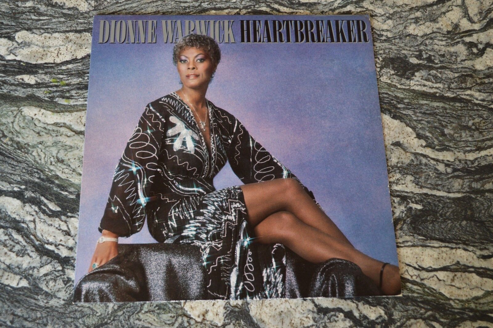 DIONNE WARWICK HEARTBREAKER Vinyl LP 12" Year 1982Excellent Condition (EX)