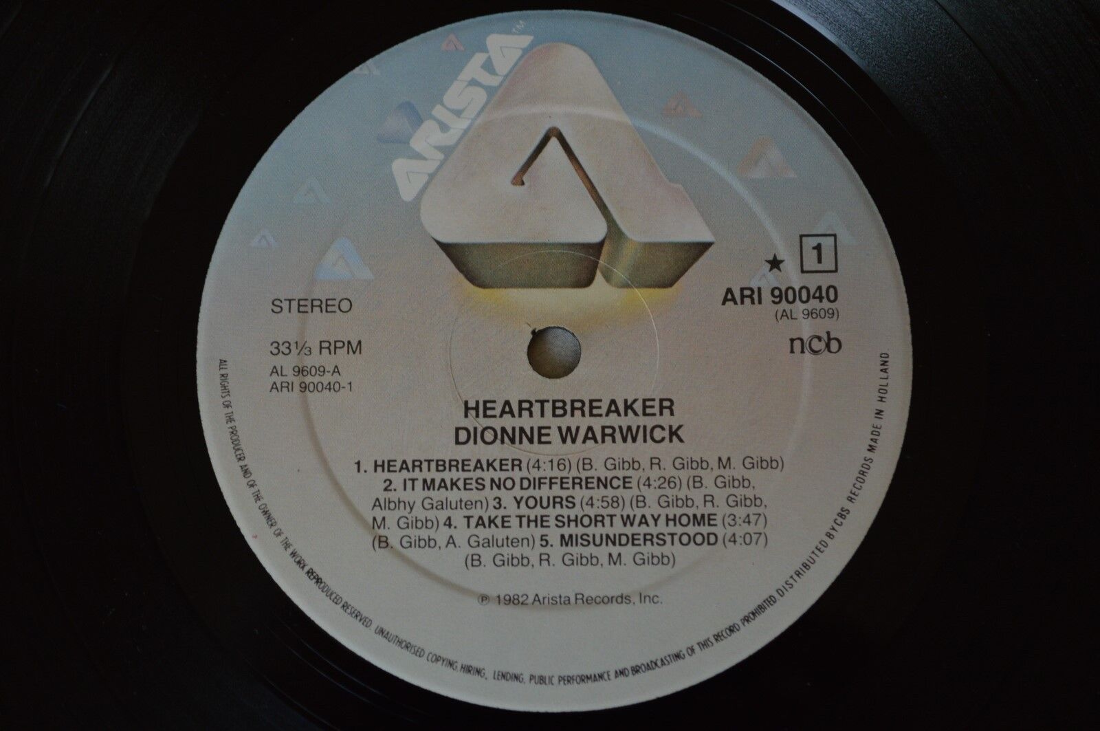 DIONNE WARWICK HEARTBREAKER Vinyl LP 12" Year 1982Excellent Condition (EX)