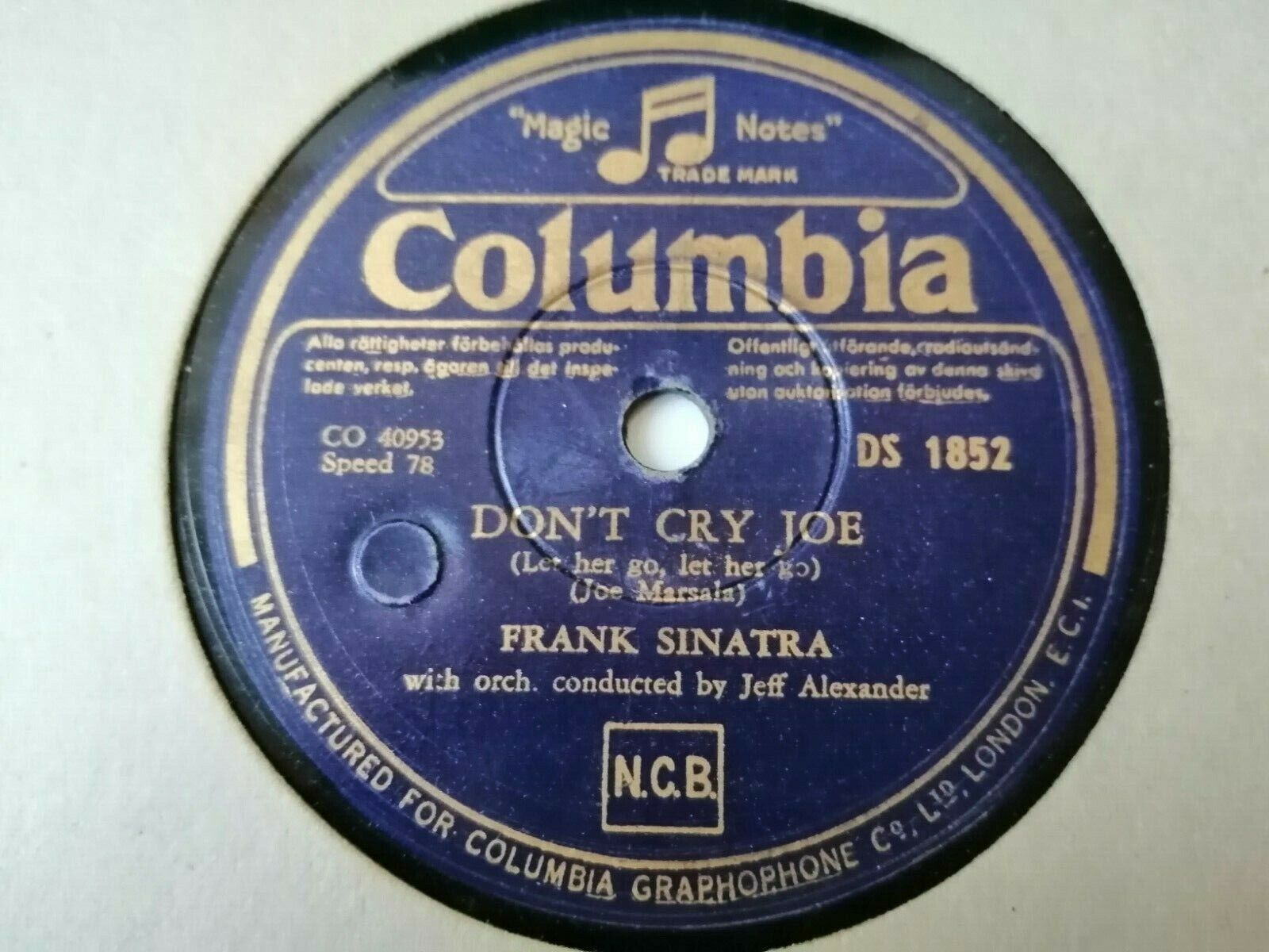 78 RPM  shellac FRANK SINATRADon't Cry Joe / That Lucky Old Sun DS 1852