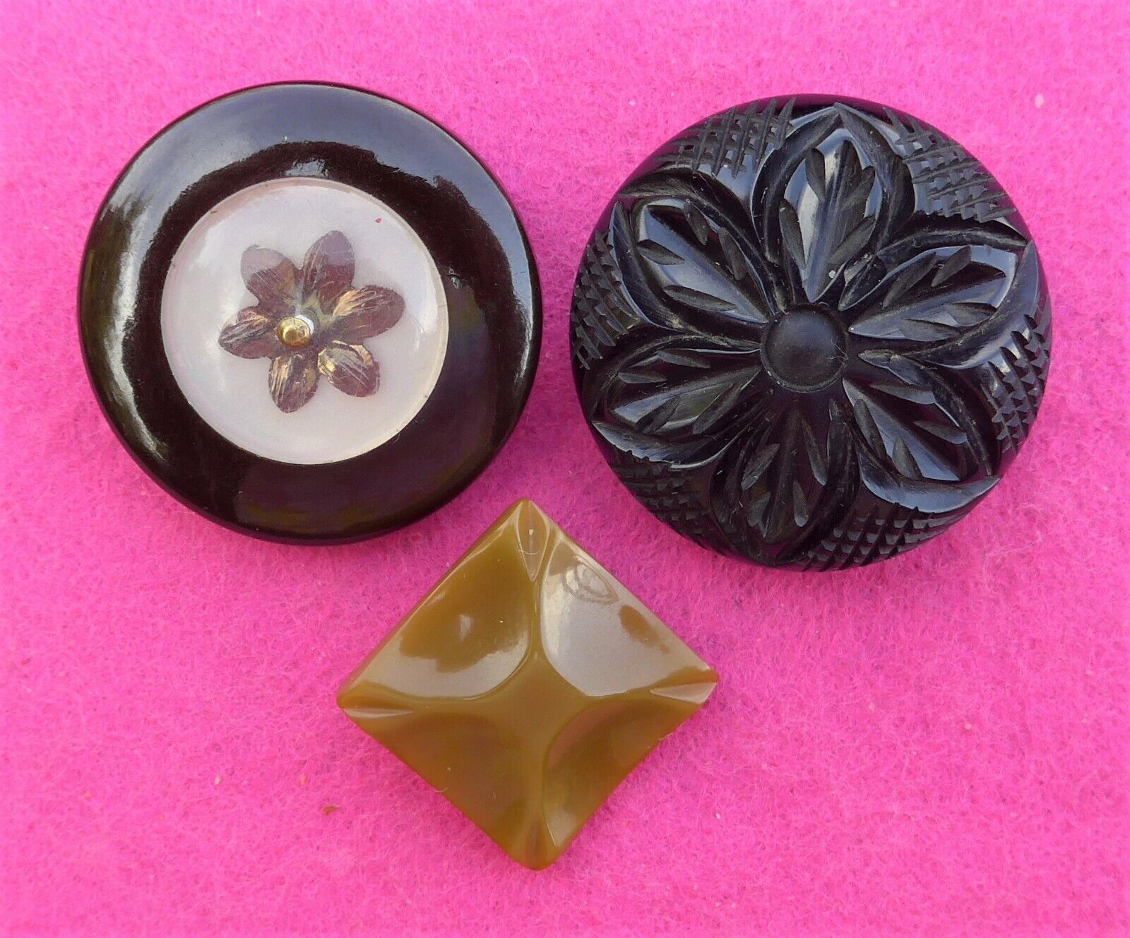 COLLECTABLE vintage 3 ART DECO BAKELITE BUTTONS - carved etc - tested ( 9 )