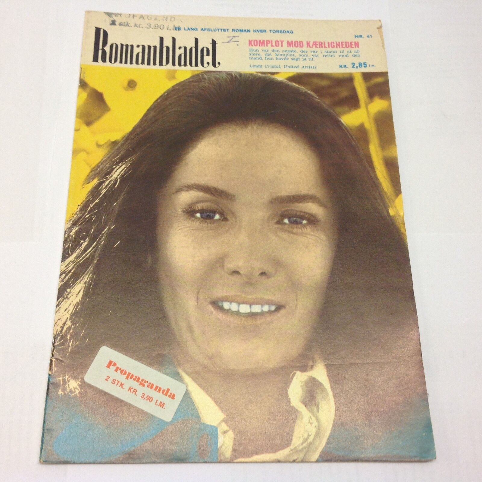 Linda Cristal On Front Cover Photo Vintage 1960s Danish Magazine Romanbladet