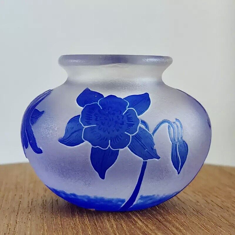 Rare Kosta Boda Karl Lindberg Blue Floral Glass Vase Hand Blown Signed Art Decor