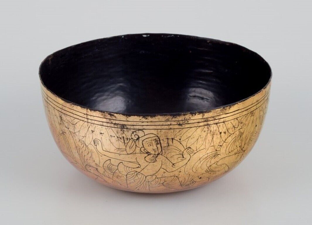 Five Asian bowls made of papier-mâché First half of the 20th C