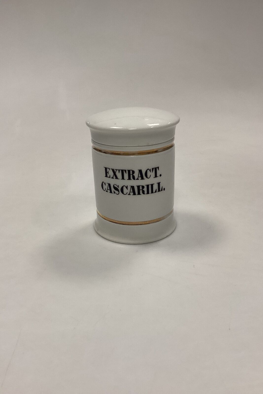 Porcelain apothecary jar: EXTRACT CASCARIL