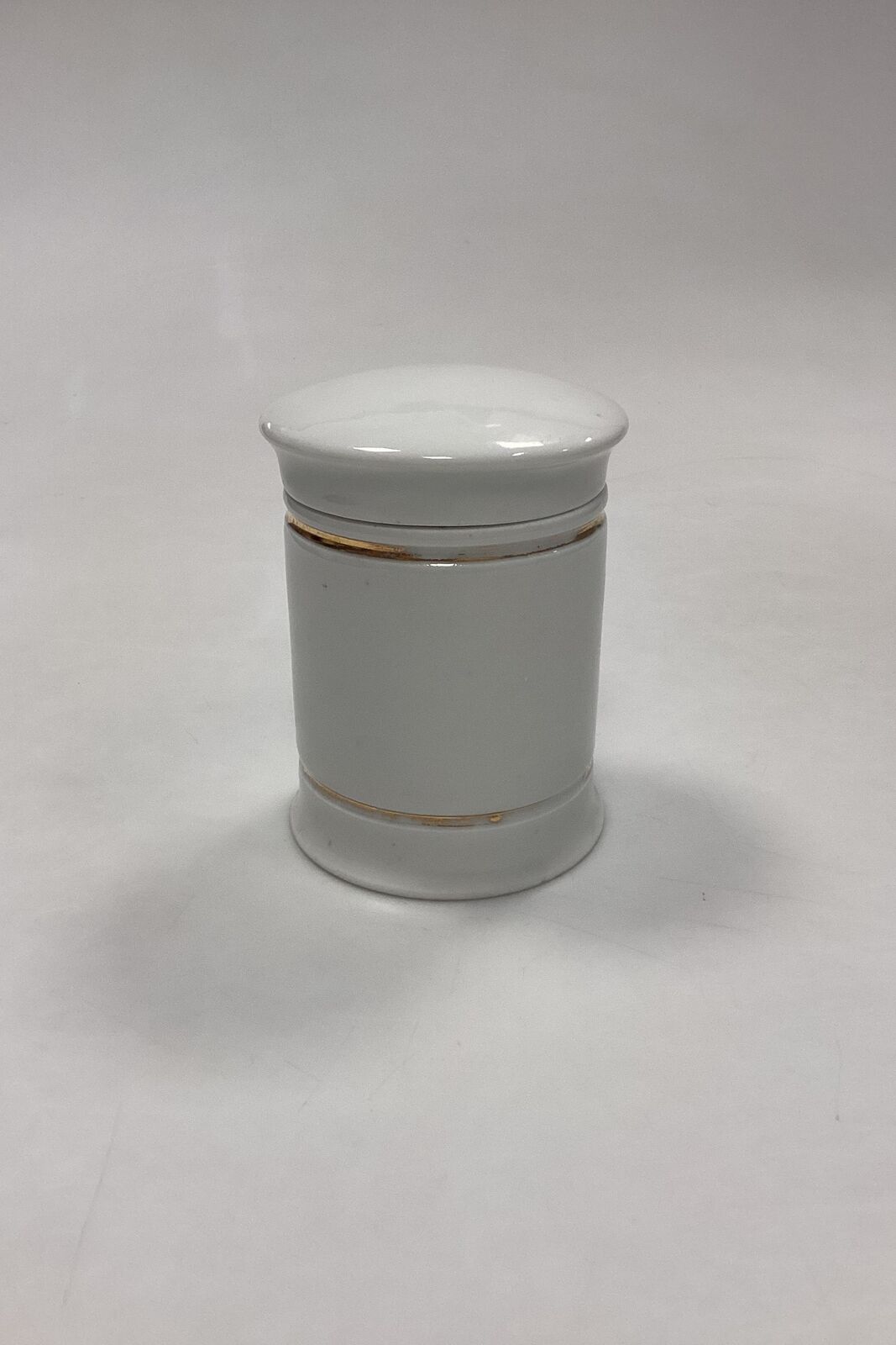 Porcelain apothecary jar: EXTRACT CASCARIL