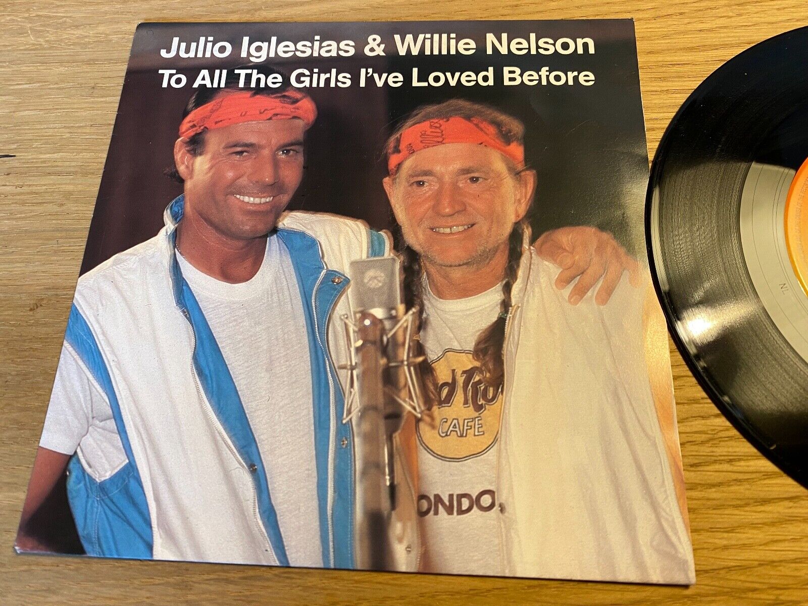 JULIO IGLESIAS  WILLIE NELSON "TO ALL THE GIRLS I´VE LOVED BEFORE" 1984 EPIC 7"