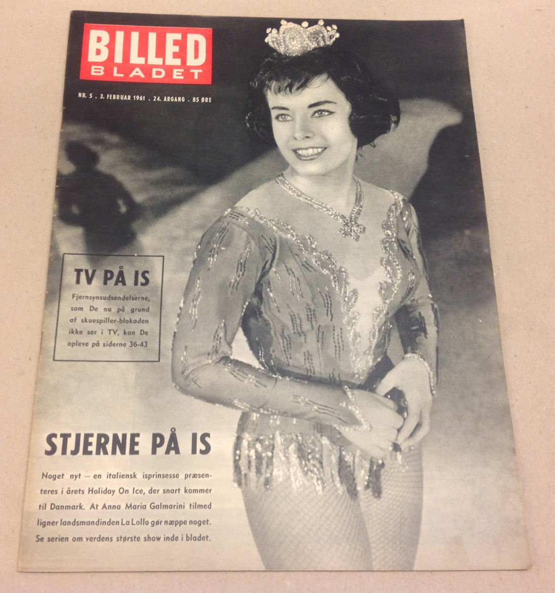 Anna Maria Galmarini Holiday on Ice On Front Danish Magazine Billed-Bladet 1961