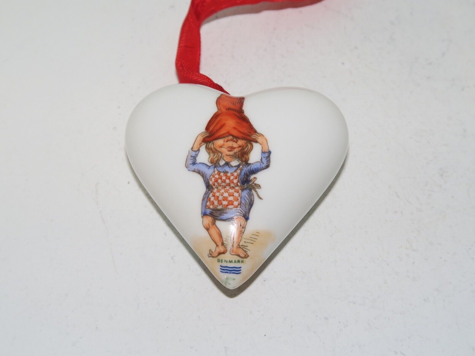 Royal Copenhagen Heart With Christmas Elfs