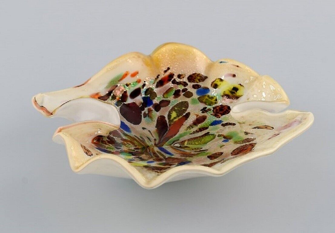 Organically-shaped Murano bowl in polychrome mouth blown art glass 1960s