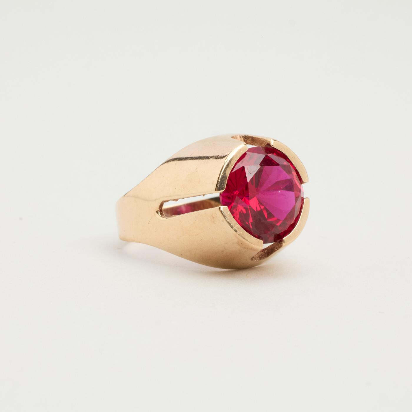 Ring with and synthetic ruby in 8K Gold size 5¼ - 5¾ | Solid Gold