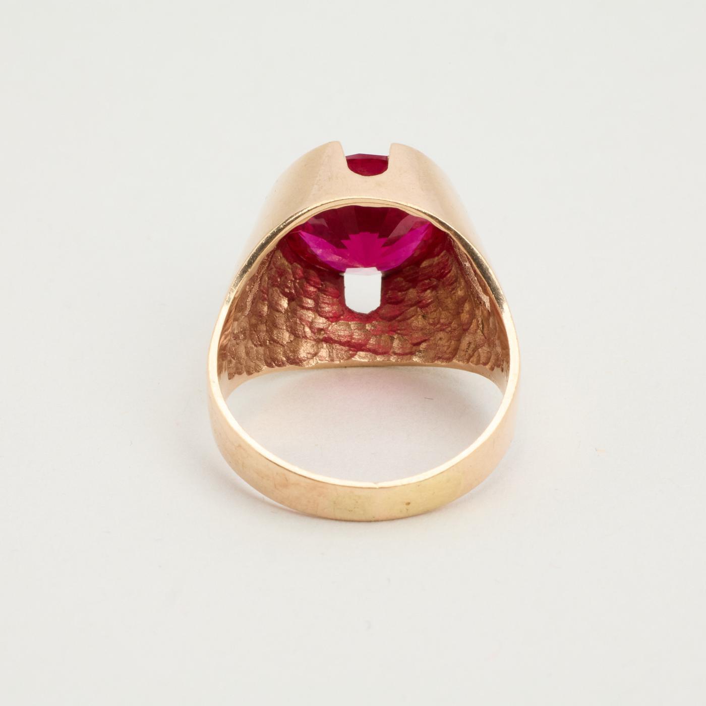 Ring with and synthetic ruby in 8K Gold size 5¼ - 5¾ | Solid Gold