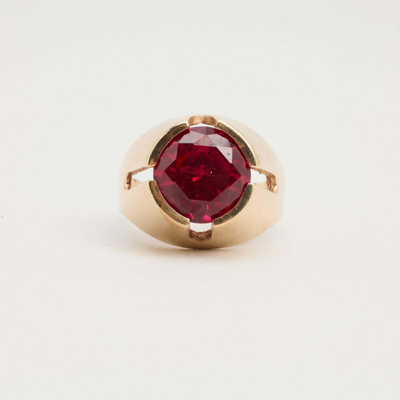 Ring with and synthetic ruby in 8K Gold size 5¼ - 5¾ | Solid Gold