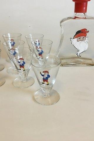 Christmas carafe with 8 small glasses Decorated with Santa Claus The Carafe is