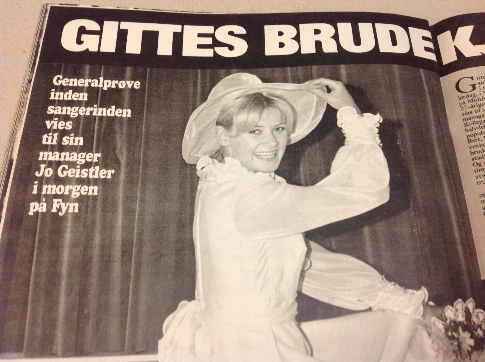 GITTE HENNING OR HÆNNING JO GEISLER WEDDING-DRESS VINTAGE Danish Magazine 1974