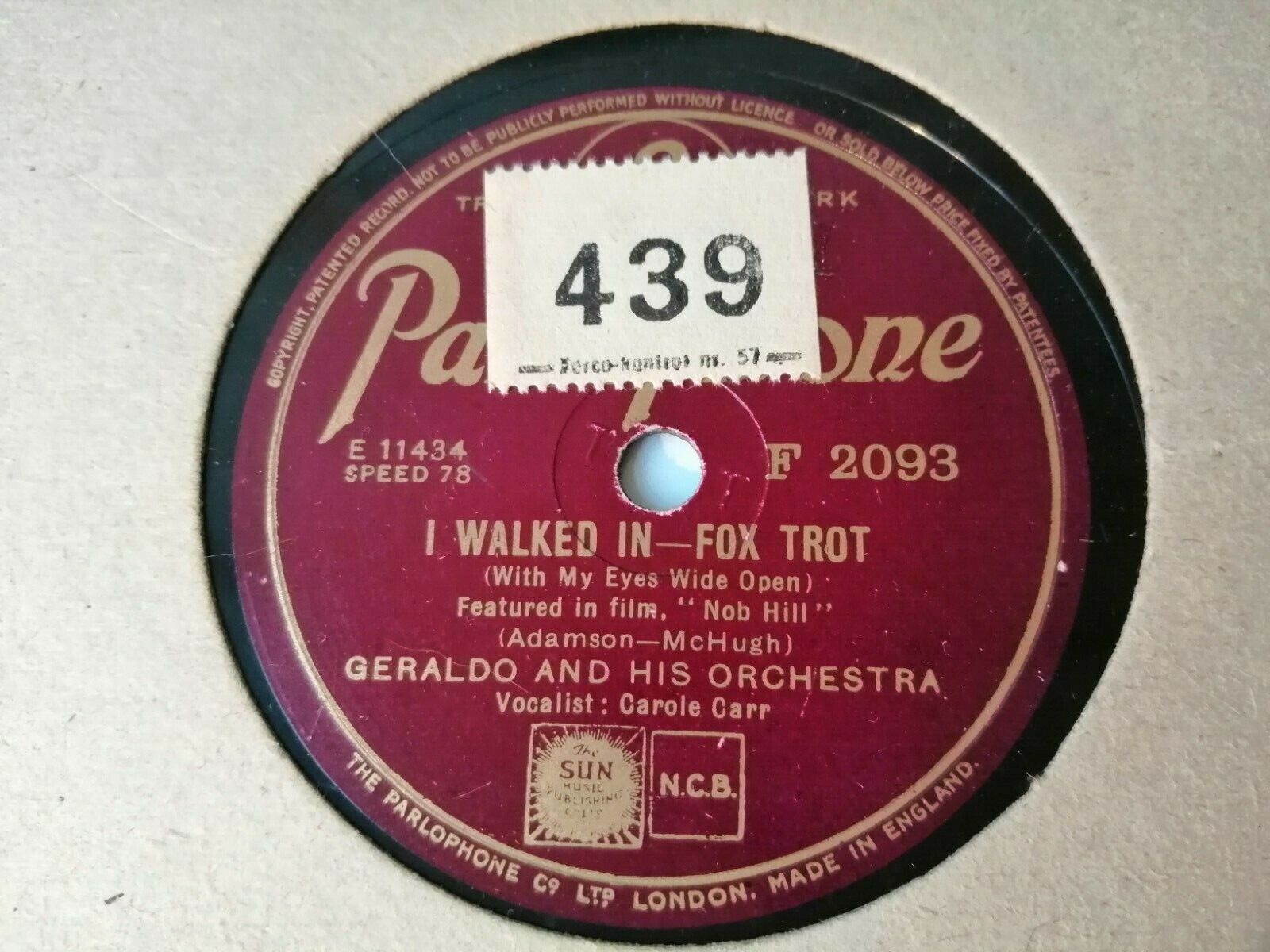 78 RPM GERALDO AND HIS ORCHESTRAI Walked In/Little Yellow BirdCAROLE CARR