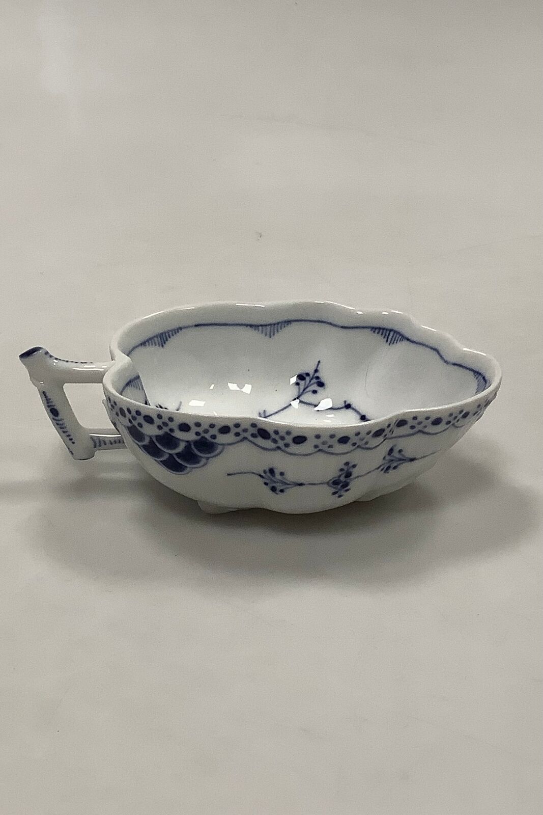 Royal Copenhagen Blue Fluted Half Lace Small Leaf Bowl No 555