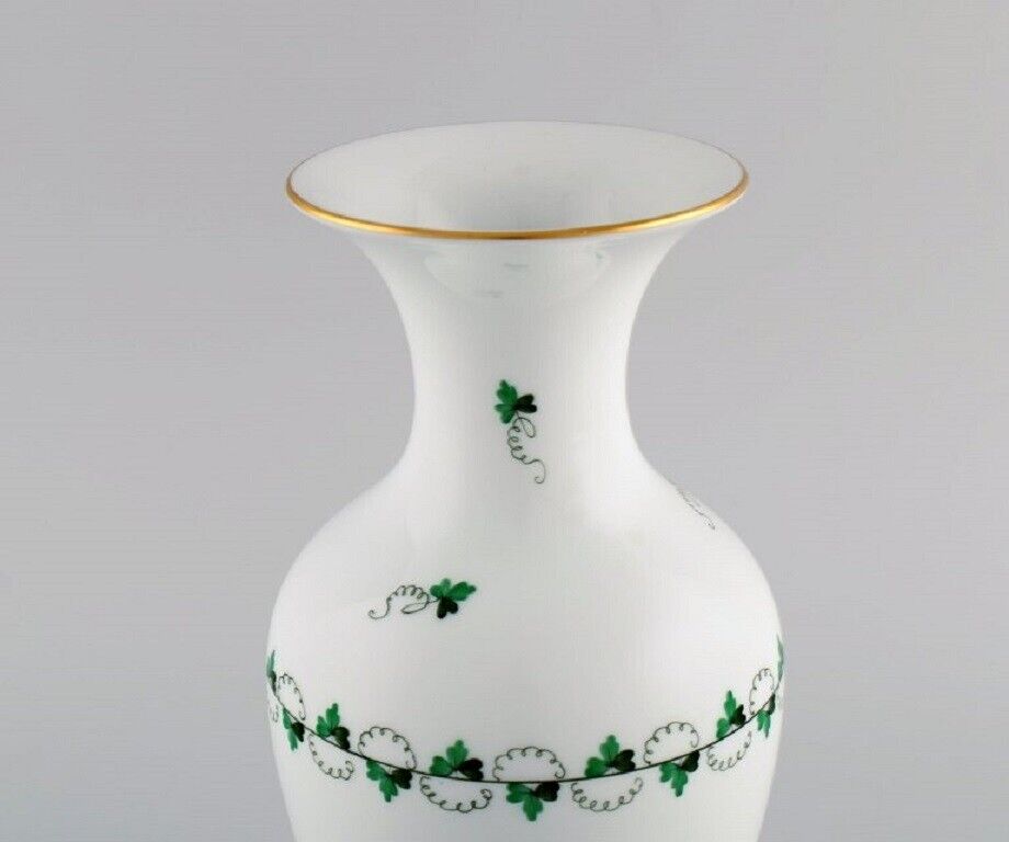 Herend vase in hand-painted porcelain Mid-20th century