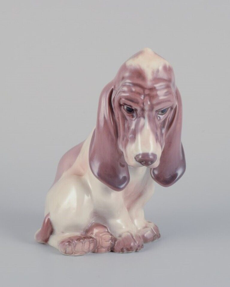 Dahl Jensen porcelain figurine of a sitting Basset Hound