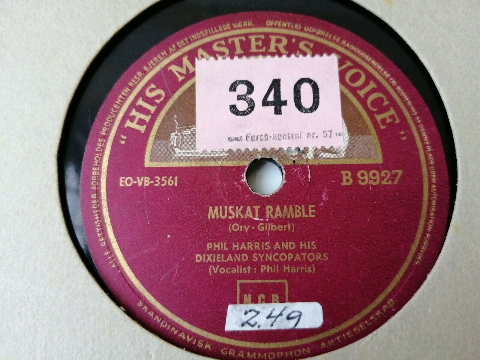 78 RPM  PHIL HARRISDixieland SyncopatorsWalk With A WiggleMuskat Ramble