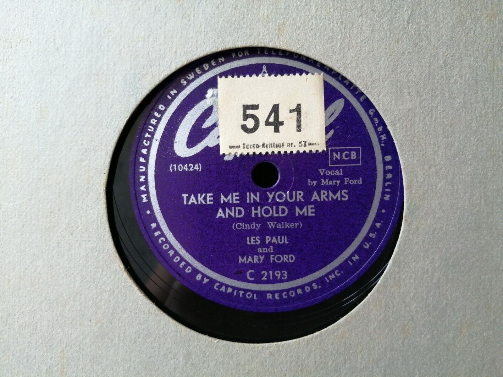 78 rpm :LES PAUL AND MARY FORDTake Me In Your Arms And Hold Me/Meet Mister C