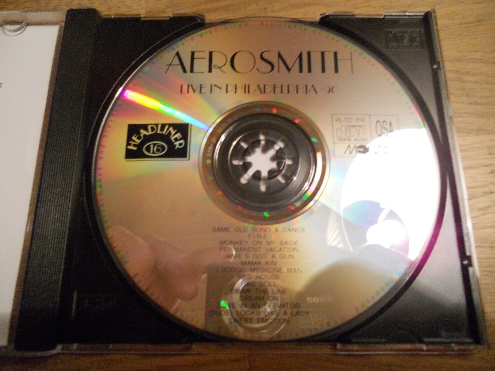 AEROSMITH LIVE IN PHILADELPHIA 90 CD 14 TRACK LIVE RECORDED IN PHILADELPHIA 1990