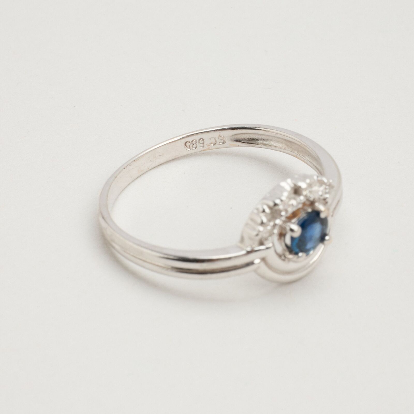 Ring with and sapphirewith diamond (002 ct) in 14K White gold size