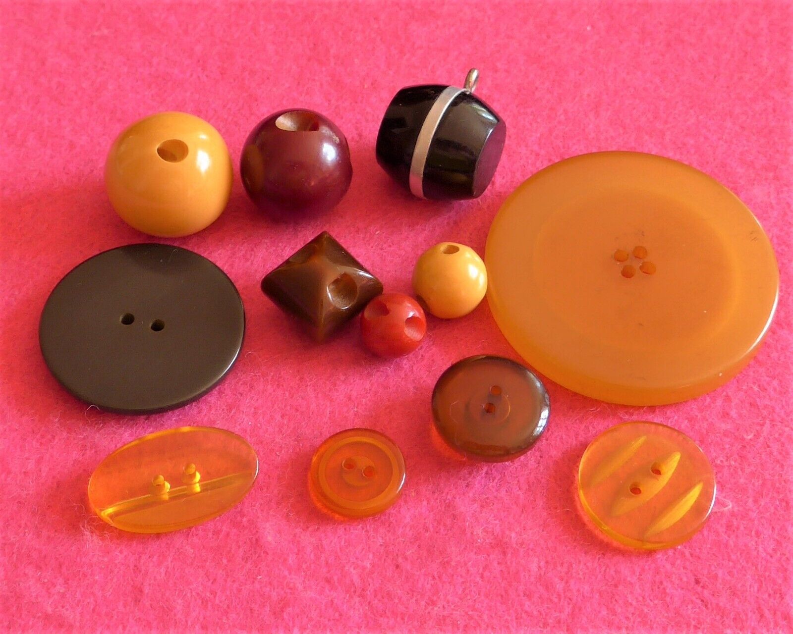 COLLECTABLE vintage 12 ART DECO BAKELITE BUTTONS - carved shaped - tested ( 12 )