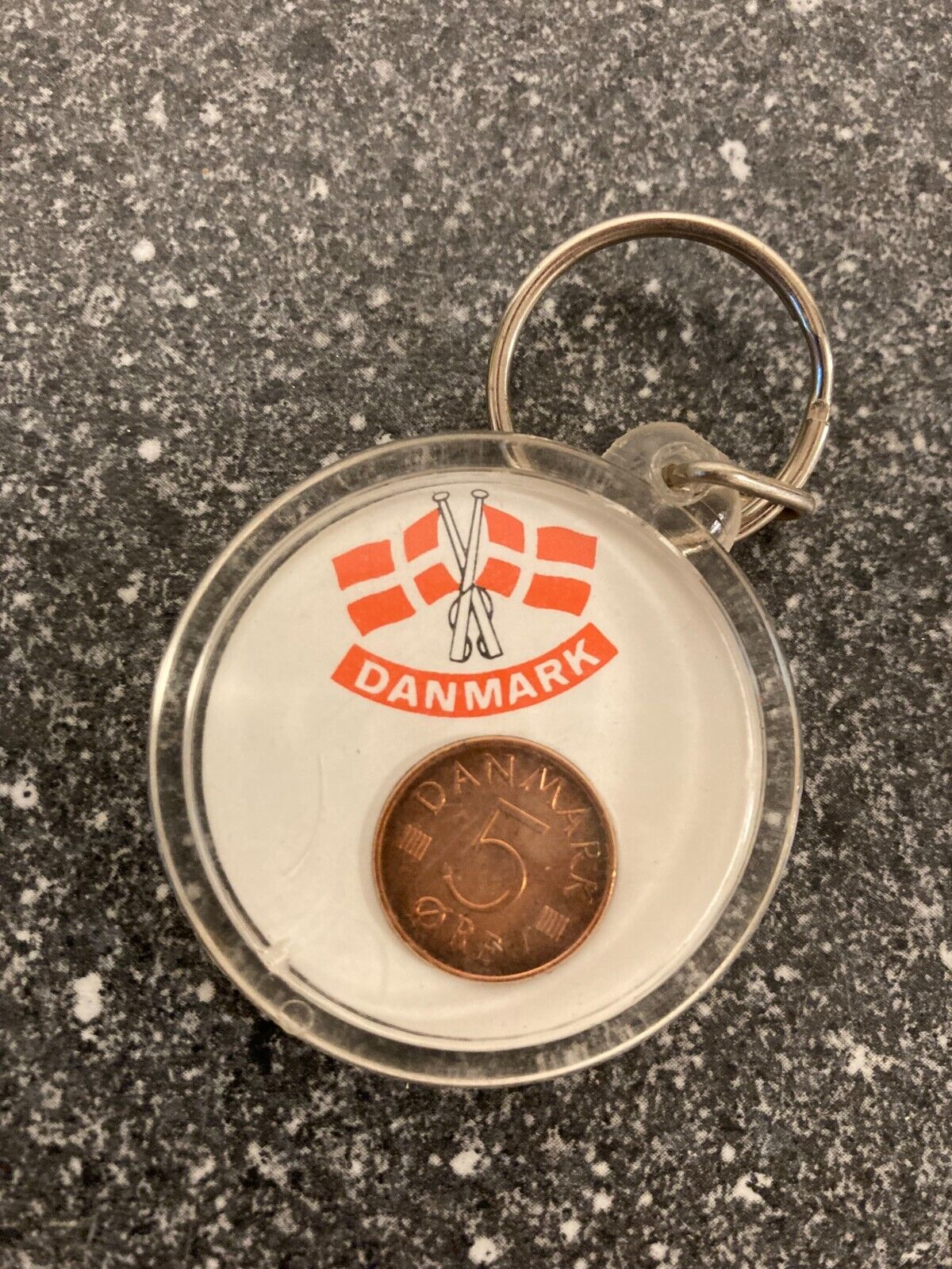 Vintage 1988 Denmark 5 Øre Coin Keychain Souvenir - Danish Flag Design