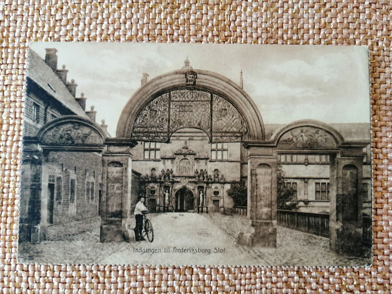 Vintage Danish postcardThe entrace to Frederiksborg Castle Unposted1900-1920