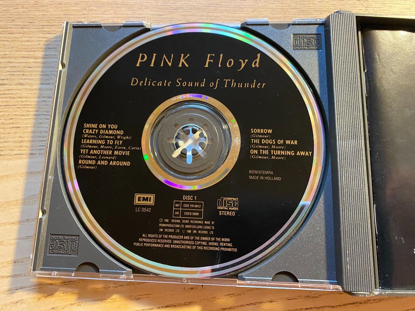 PINK FLOYD "DELICATE SOUND OF THUNDER" 1988 2 X CD SET EMI RECORDS 2 X CD SET***