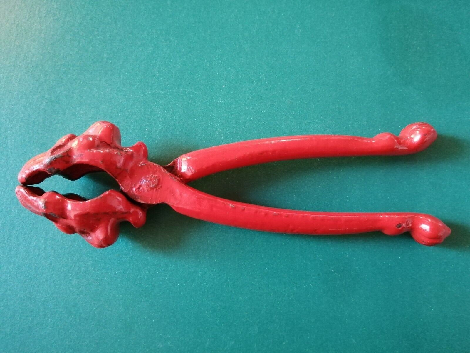 Vintage Cast Iron Nut CrackerRedLion's Head155 cm long