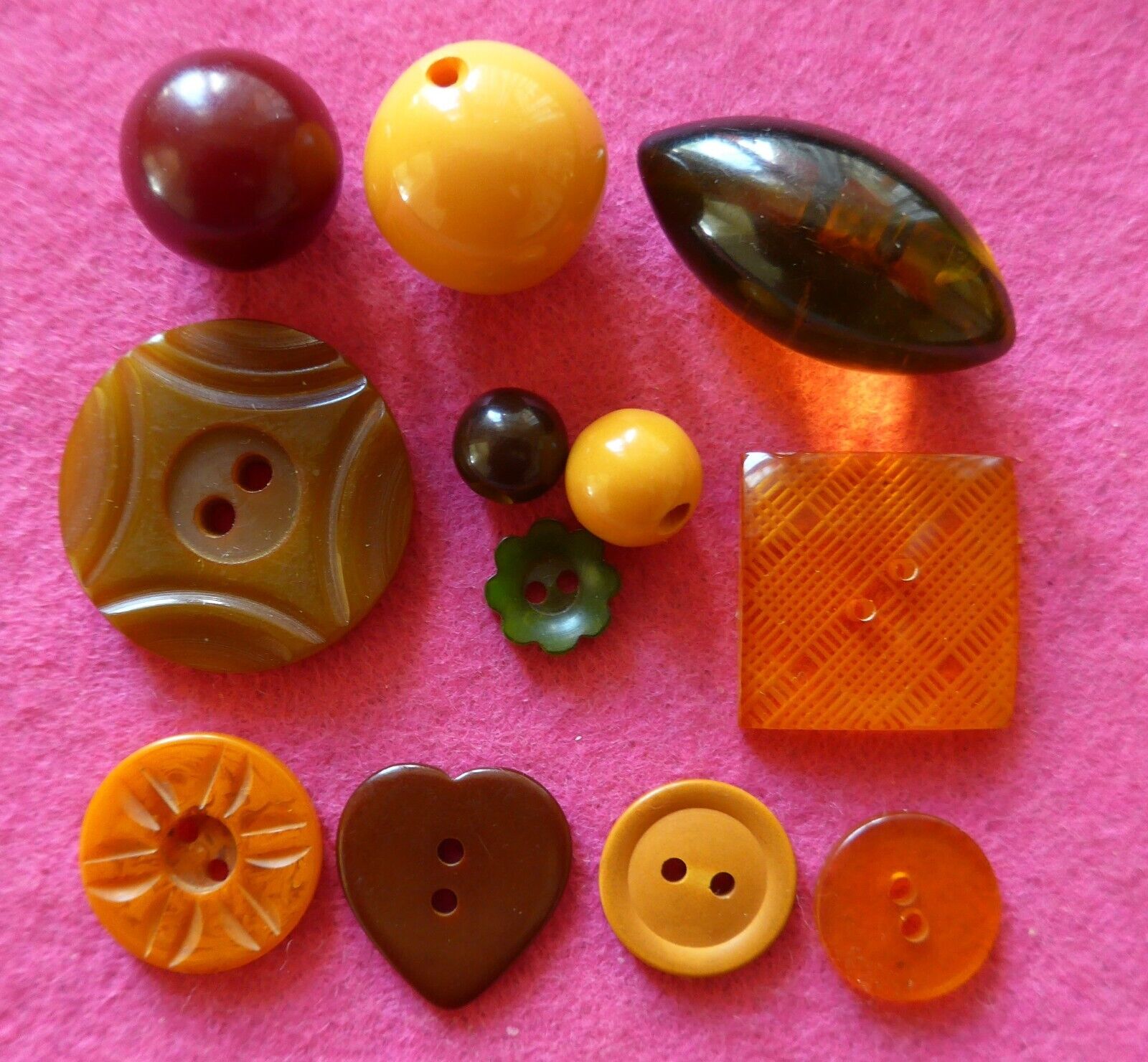 COLLECTABLE vintage 12 ART DECO BAKELITE BUTTONS - carved shaped - tested ( 3 )