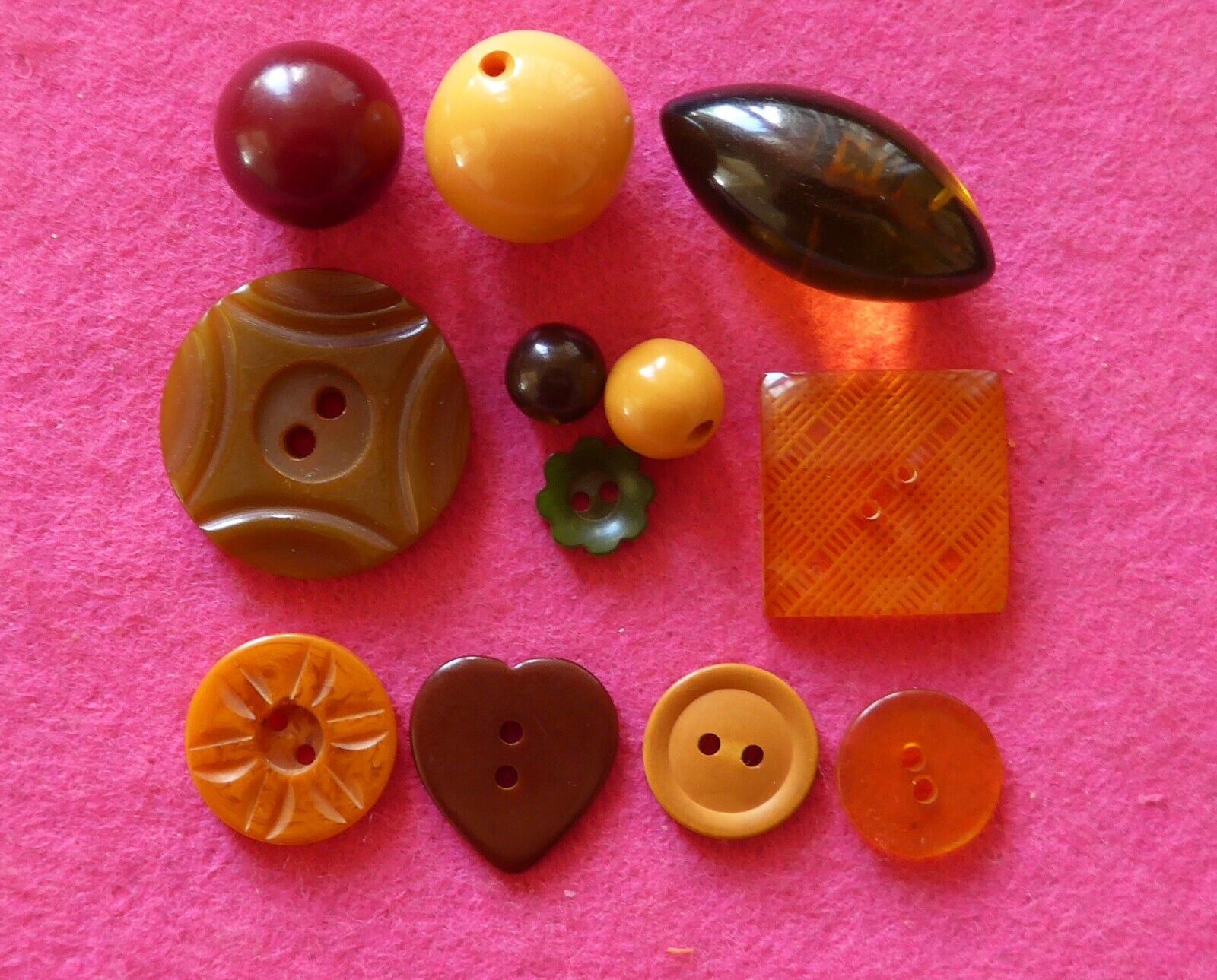 COLLECTABLE vintage 12 ART DECO BAKELITE BUTTONS - carved shaped - tested ( 3 )