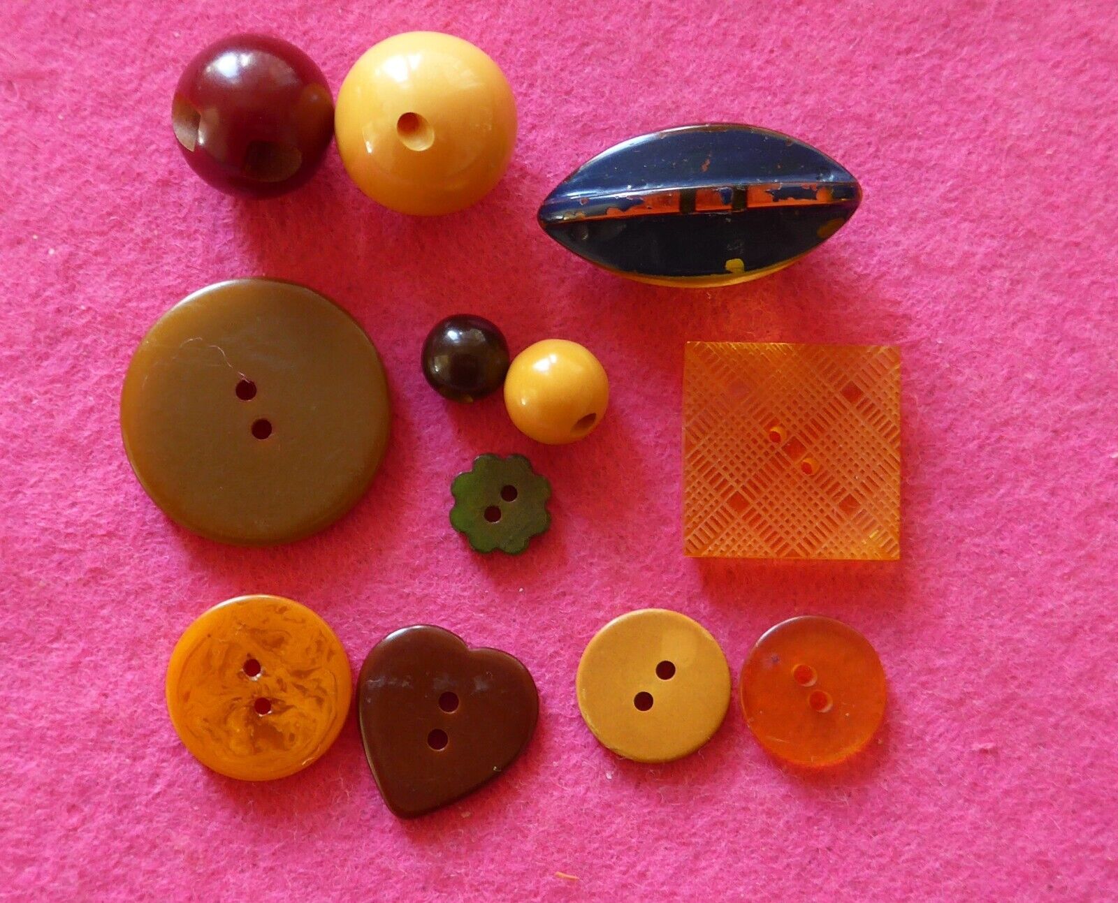 COLLECTABLE vintage 12 ART DECO BAKELITE BUTTONS - carved shaped - tested ( 3 )