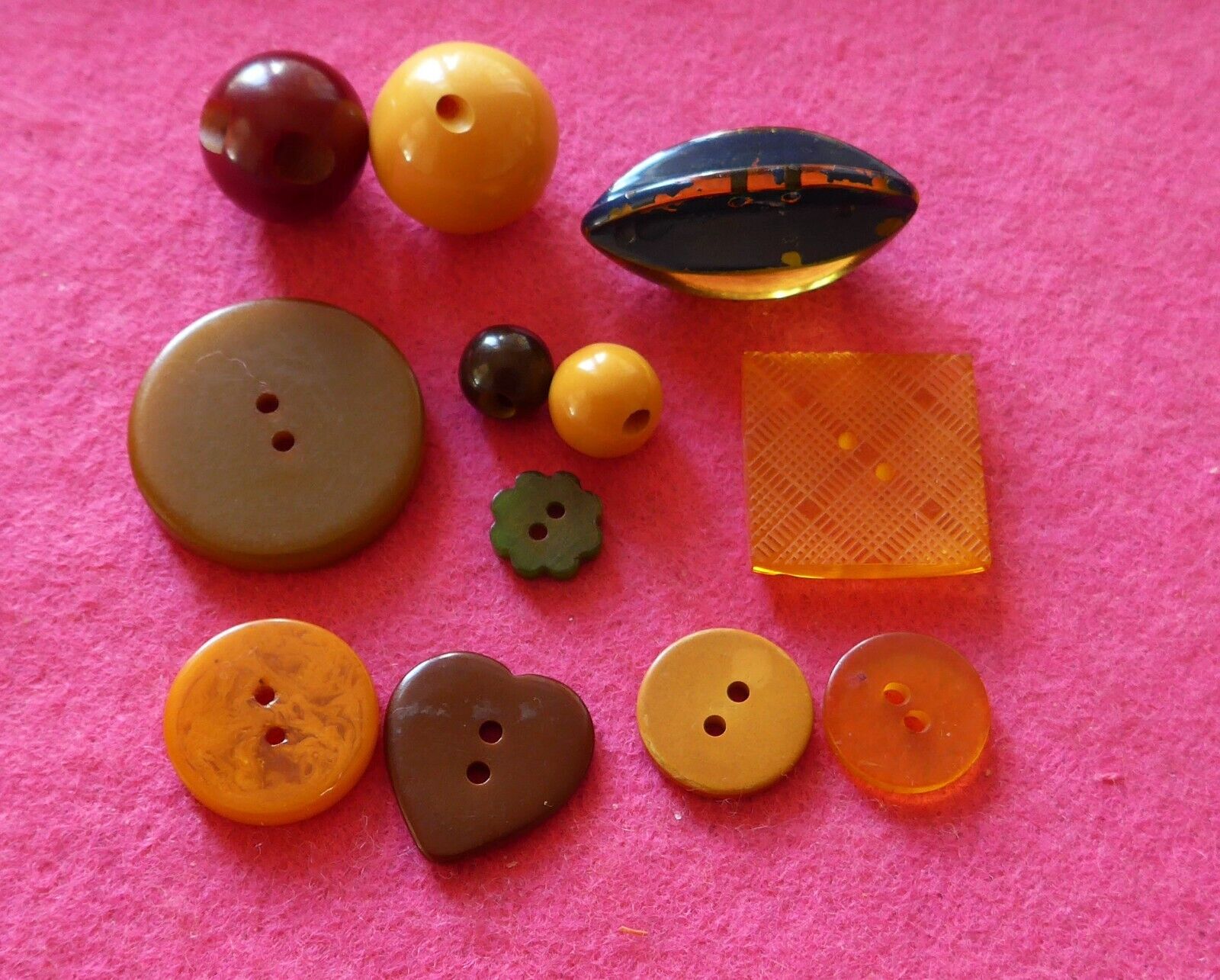 COLLECTABLE vintage 12 ART DECO BAKELITE BUTTONS - carved shaped - tested ( 3 )