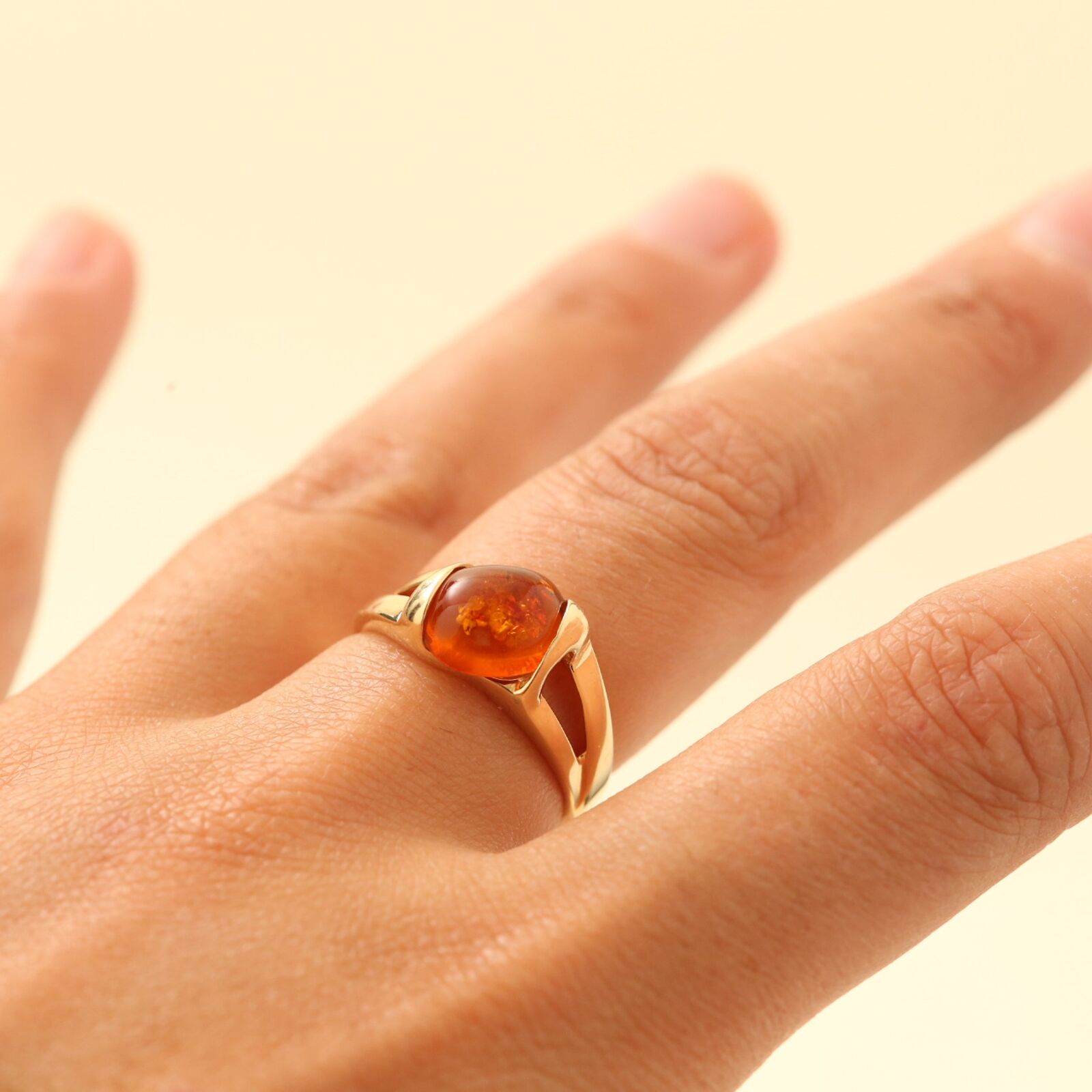 Ring with and amber in 14K Gold size 6¾ | Solid Gold | Minimalistic