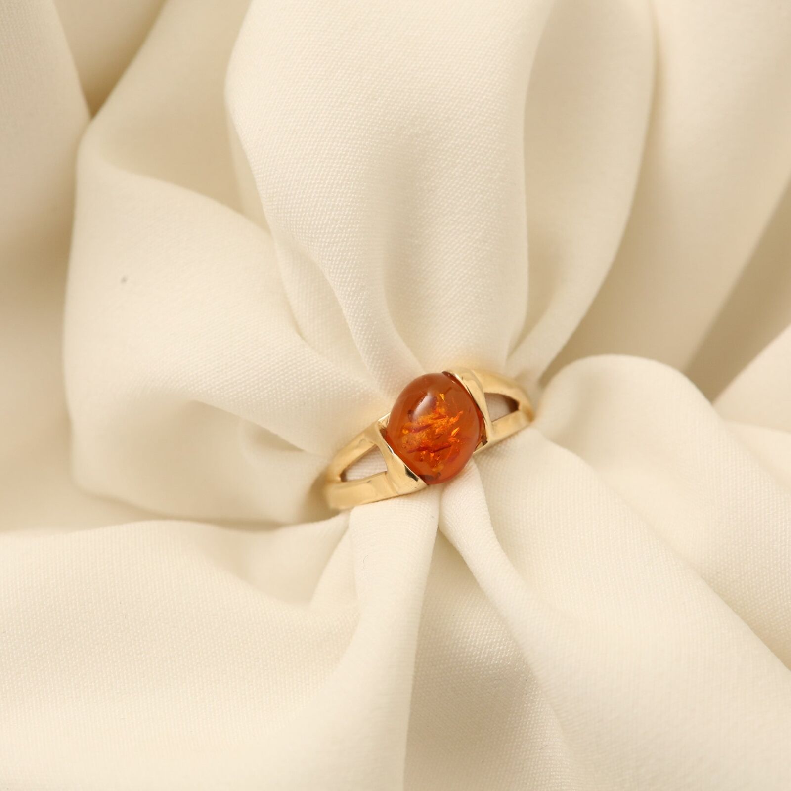 Ring with and amber in 14K Gold size 6¾ | Solid Gold | Minimalistic